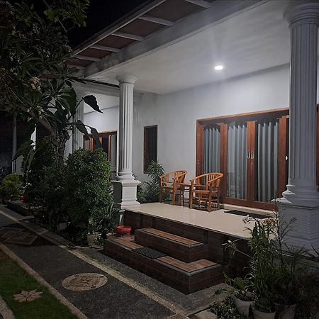 Srinadi Guest House Lovina Bagian luar foto
