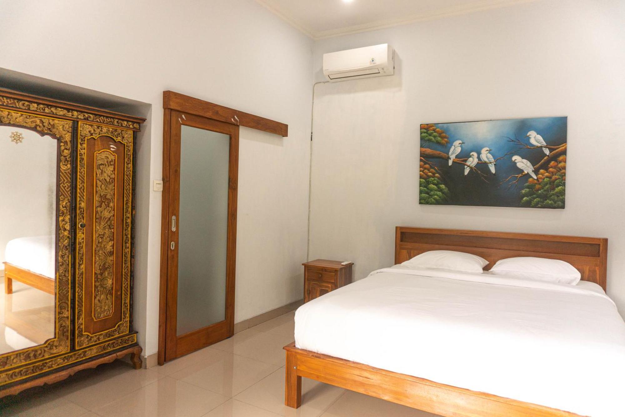 Srinadi Guest House Lovina Bagian luar foto
