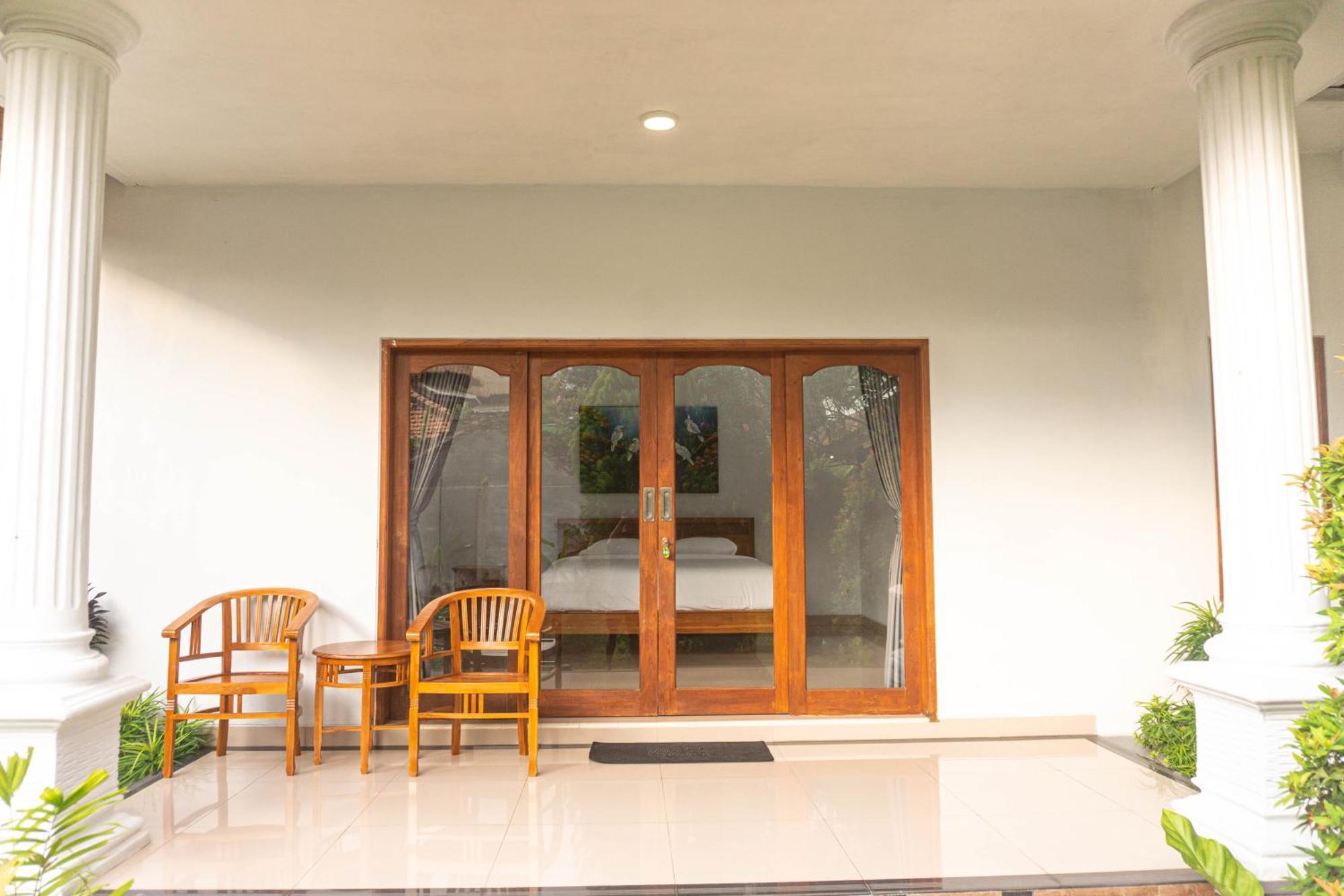 Srinadi Guest House Lovina Bagian luar foto