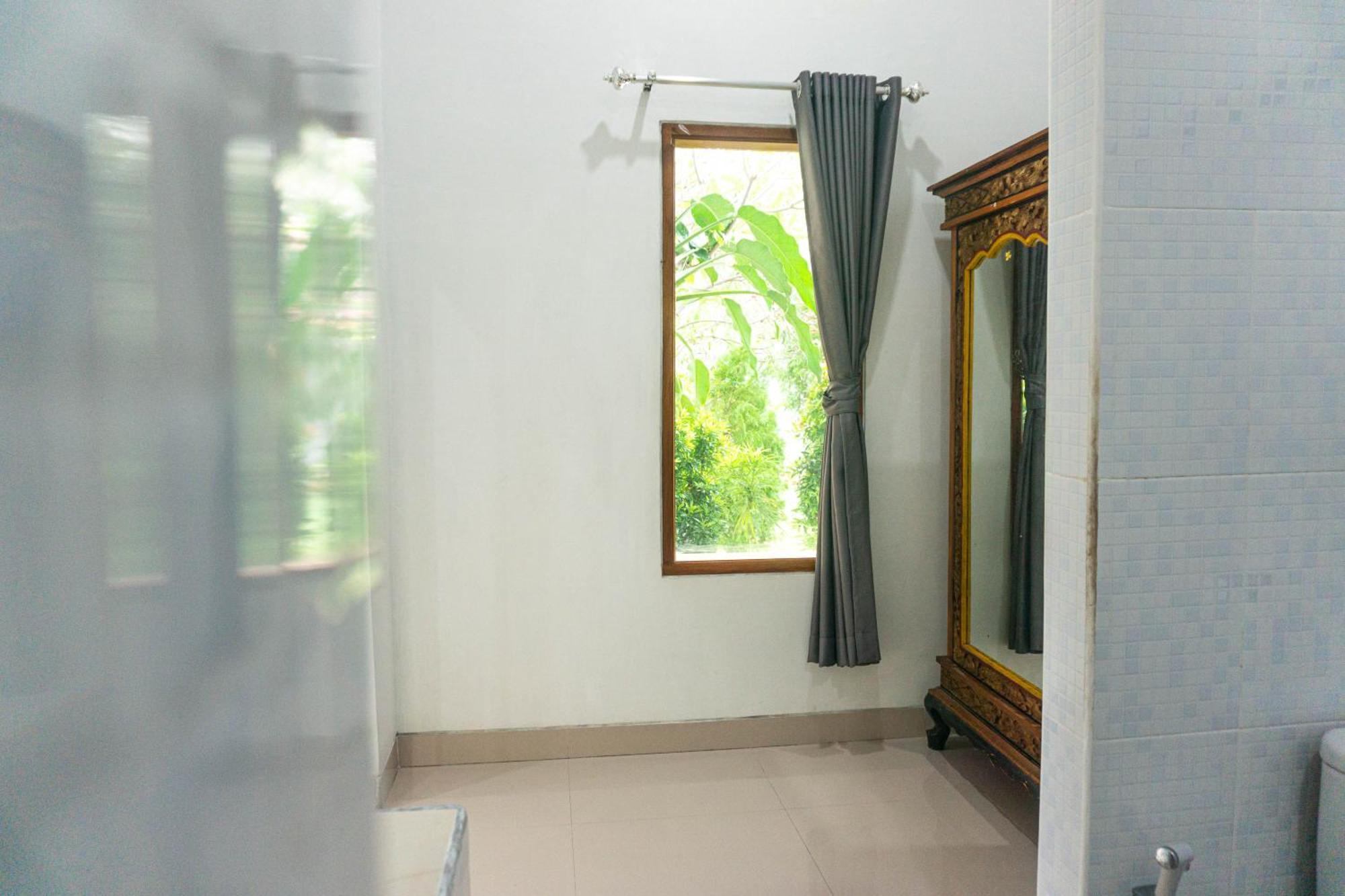 Srinadi Guest House Lovina Bagian luar foto