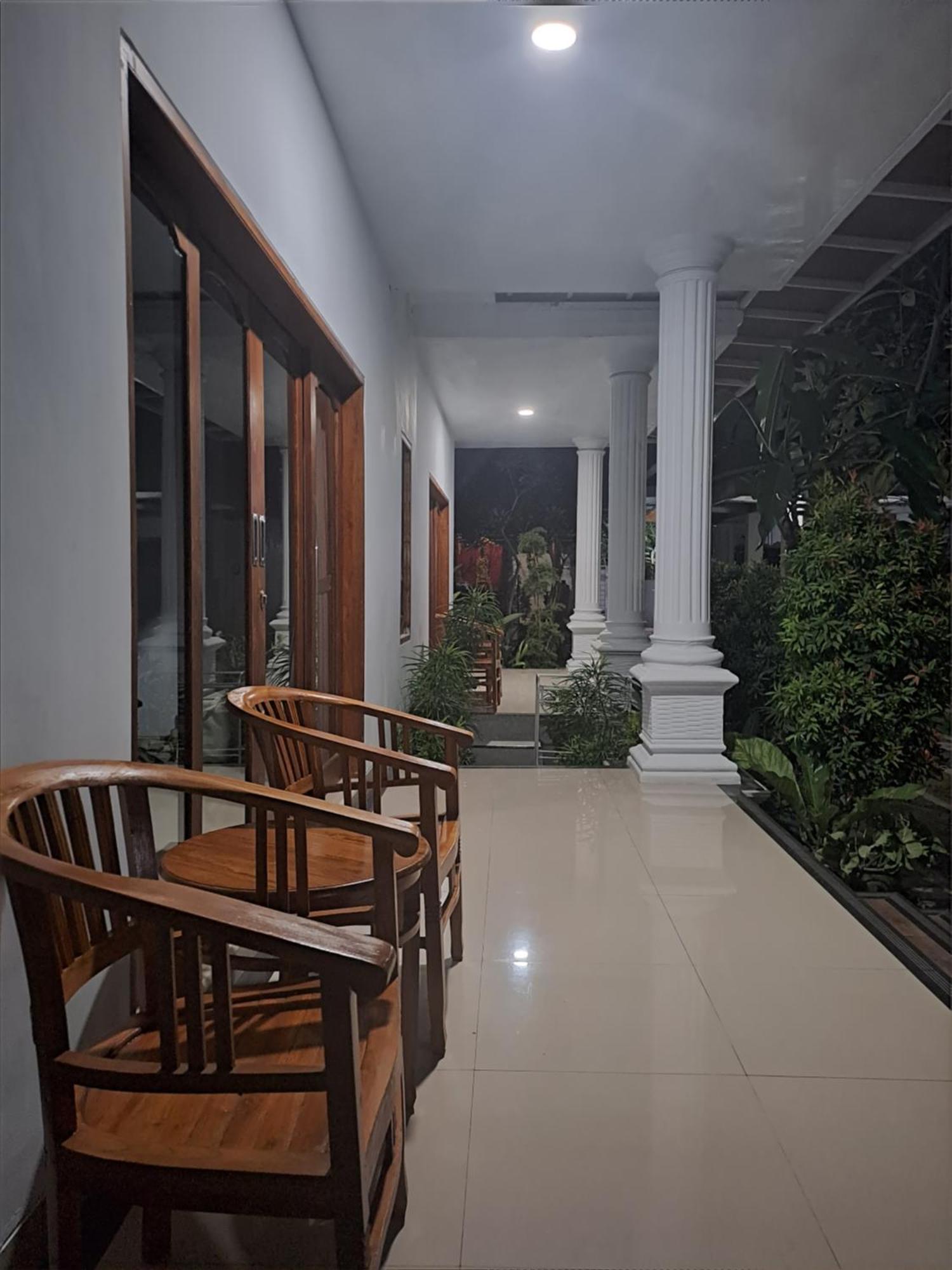 Srinadi Guest House Lovina Bagian luar foto