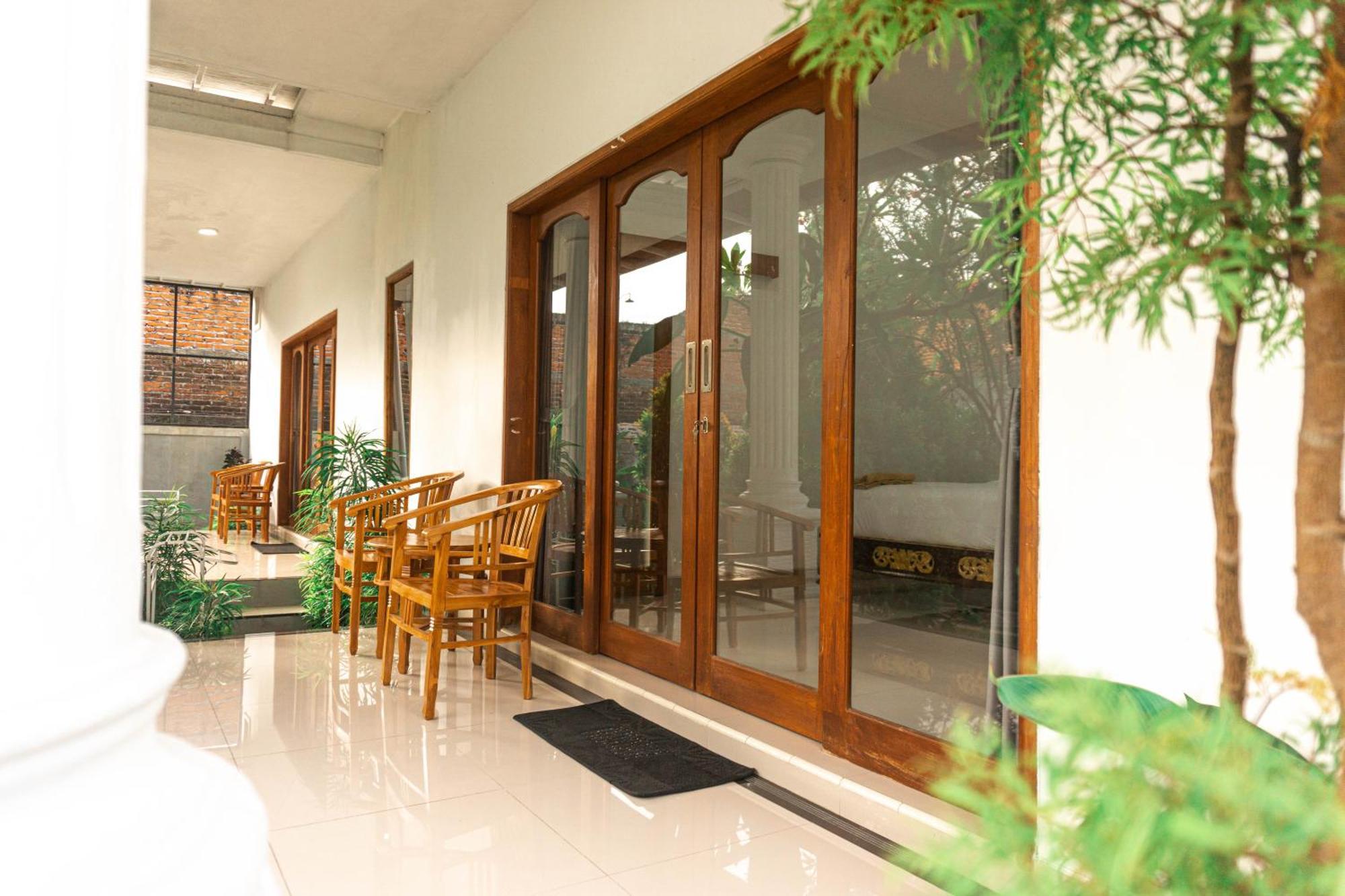 Srinadi Guest House Lovina Bagian luar foto